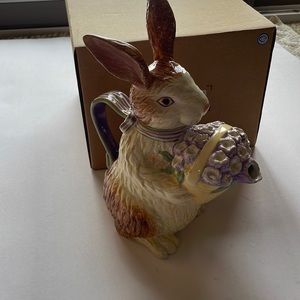 Longaberger Bunny Teapot pottery, head comes off to add the tea. Have the box
